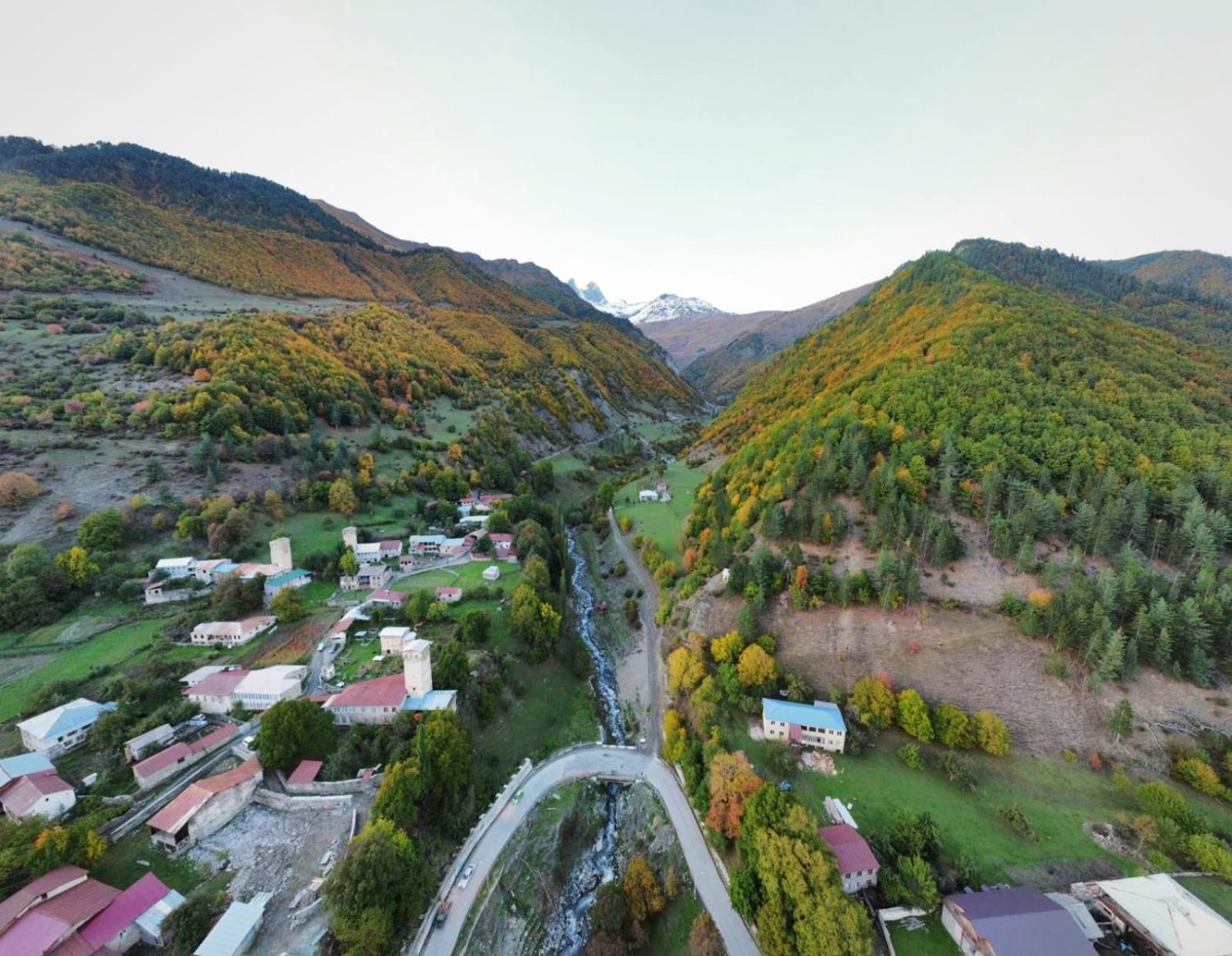 Гостевой дом SVANETI Местия Экстерьер фото