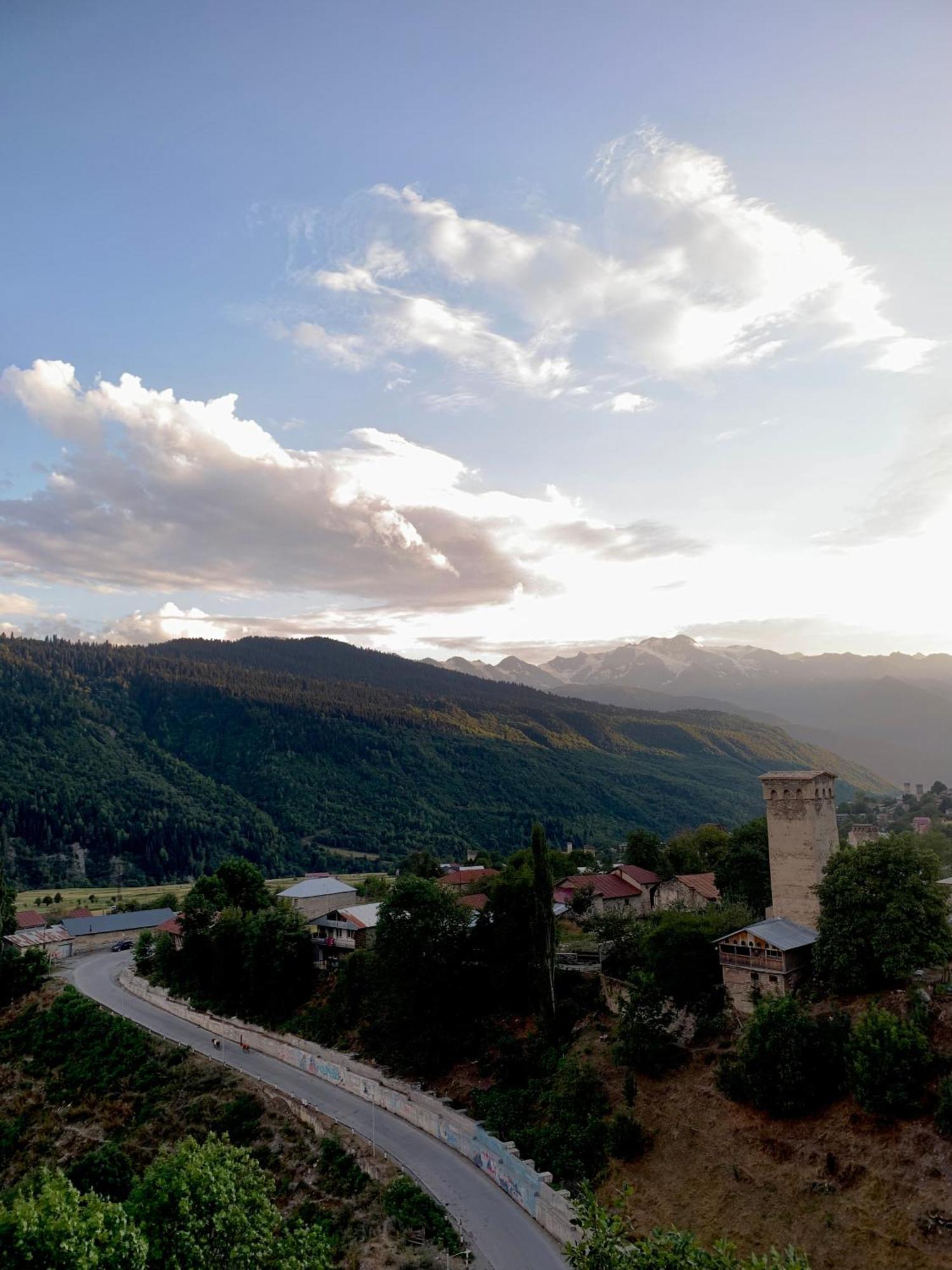 Гостевой дом SVANETI Местия Экстерьер фото